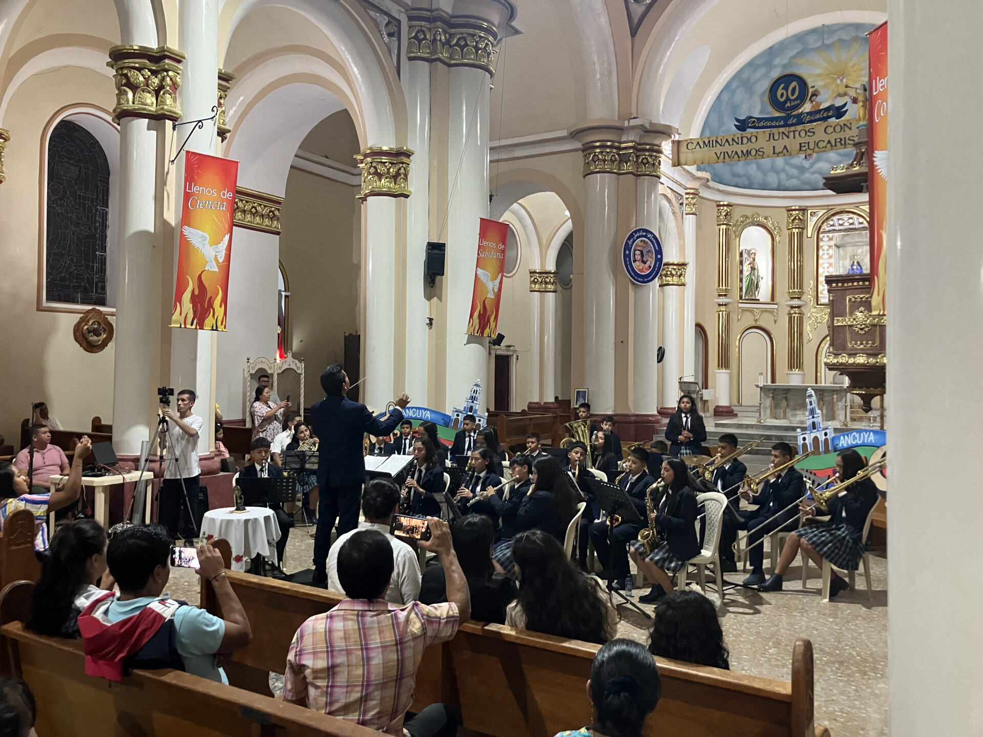 El concierto en el santuario de la Virgen de la Visitación. Foto: Christopher Tibble.